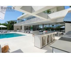 Villa Independiente en Venta en Marbella, Málaga