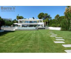 Villa Independiente en Venta en Marbella, Málaga