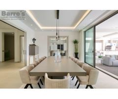 Villa Independiente en Venta en Marbella, Málaga