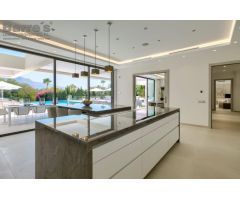 Villa Independiente en Venta en Marbella, Málaga