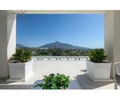 Villa Independiente en Venta en Marbella, Málaga