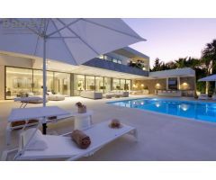 Villa Independiente en Venta en Marbella, Málaga