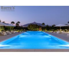 Villa Independiente en Venta en Marbella, Málaga