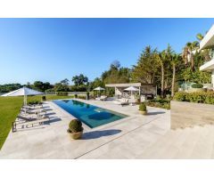 Villa Independiente en Venta en Marbella, Málaga