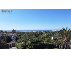 Chalet Pareado en Venta en Marbella, Málaga