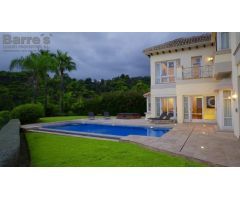 Villa Independiente en Venta en Benahavís, Málaga