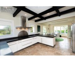 Villa Independiente en Venta en Benahavís, Málaga