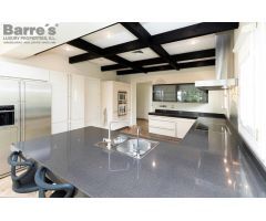 Villa Independiente en Venta en Benahavís, Málaga