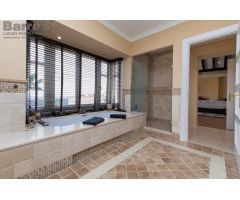 Villa Independiente en Venta en Benahavís, Málaga