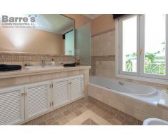 Villa Independiente en Venta en Benahavís, Málaga
