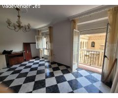 ¡Oportunidad única en pleno casco histórico! Vivienda amplia y luminosa para reformar a tu gusto