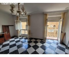 ¡Oportunidad única en pleno casco histórico! Vivienda amplia y luminosa para reformar a tu gusto