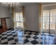 ¡Oportunidad única en pleno casco histórico! Vivienda amplia y luminosa para reformar a tu gusto