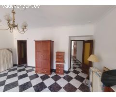 ¡Oportunidad única en pleno casco histórico! Vivienda amplia y luminosa para reformar a tu gusto