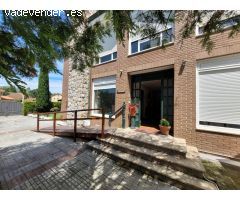 CHALET INDIVIDUAL ZONA SOLARES- ACCESIBLE -GARJE , TXOKO Y PISCINA