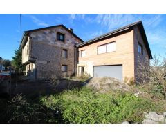 CHALET UNIFAMILIAR EN ESCOBEDO DE CAMARGO EN PARCELA DE 1400 METROS.