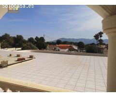 Casa con terreno y nave con oficinas en urbanización Coblanca en la Nucia en terrerno urbano