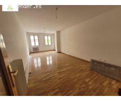 PISO EN VENTA EN ZONA CANDELARIA CON 5 HABITACIONES Y 2 BAÑOS
