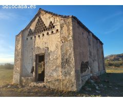 SE VENDE PARCELA EN TABERNAS CON CORTIJO PARA REFORMAR