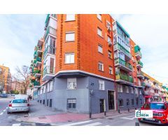 PISO EXTERIOR EN PLANTA BAJA CON 63M2 HACIENDO ESQUINA FRENTE AL METRO LUCERO.