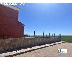 Oportunidad Única en Barcience: Chalet pareado para Terminar a Tu Gusto con mas de 500m2 de parcela!