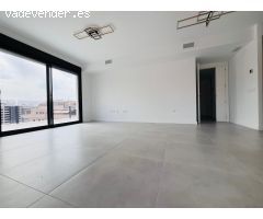 Piso ideal en San Juan con 3 habitaciones, 2 baños, terraza y piscina comunitaria