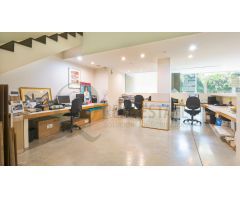 Diseño, Ubicación y Rentabilidad: Local con Potencial en Parque de las Avenidas