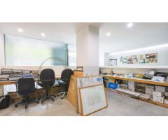 Diseño, Ubicación y Rentabilidad: Local con Potencial en Parque de las Avenidas