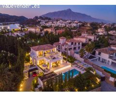 Espectacular villa de diseño en Los Naranjos, Nueva Andalucia