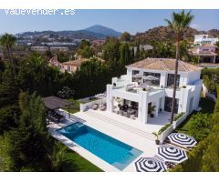 Espectacular villa de diseño en Los Naranjos, Nueva Andalucia