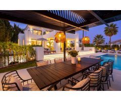 Espectacular villa de diseño en Los Naranjos, Nueva Andalucia
