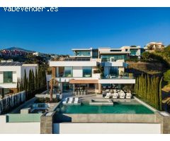 Villa contemporánea a estrenar situada en la exclusiva comunidad cerrada de The Hills, en La Quinta