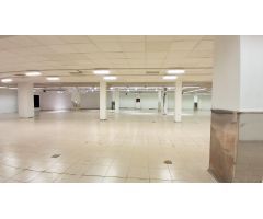 Urbis te ofrece un amplio local comercial en alquiler en la zona de Teso de la Feria, Salamanca.