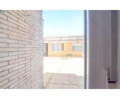 Urbis te ofrece un piso y estudio en venta en zona Salas Bajas, Salamanca.