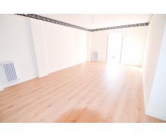 Urbis te ofrece un lujoso y reformado piso en venta en zona Vidal, Salamanca.
