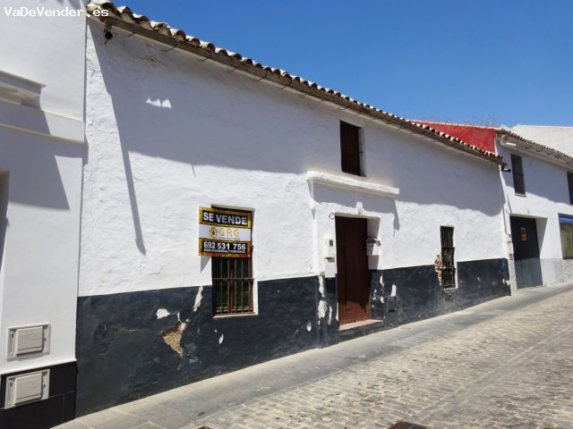 Parcela de 300 M2 y 12,5 M de fachada en el centro de Olivares, C/ Roelas.