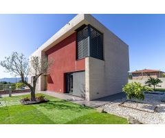 Vive donde otros sueñan escapar: espectacular villa en Sant Esteve de Sesrovires