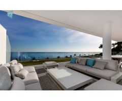 Apartamento con vista espectacular al mar a la venta en Estepona.