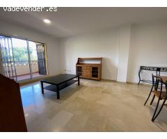 Estupendo piso 2 d en urbanización. con jardín y  piscinas.