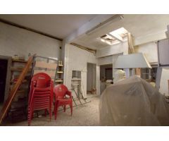 SE VENDE CASA INDEPENDIENTE DE 232 M2 EN PLANTA PARA REFORMAR COMPLETAMENTE.