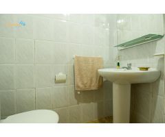 PISO EN PLANTA BAJA MUY AMPLIO CON PATIO Y GRAN BUHARDILLA CON MUCHAS POSIBILIDADES EN PLENO CENTRO