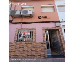 VENTA DE CASA CON PATIO EN ALDEA MORET