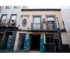 EDIFICIO DE 318 M2, CON 2 APARTAMENTOS Y LOCAL COMERCIAL, TOTALMENTE REFORMADOS EN CALLE MENACHO