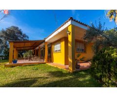 Chalet en parcela de 7.500 m² en Carretera de Sevilla (Badajoz). Todo Registrado. Financiable