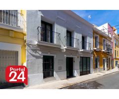 Casa recientemente reformada en su totalidad en M. Cansado (Badajoz). Con cochera.