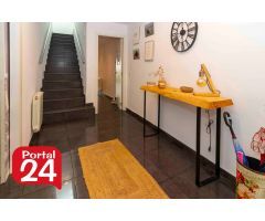 Casa recientemente reformada en su totalidad en M. Cansado (Badajoz). Con cochera.