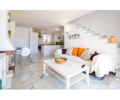 ESPECTACULAR CASA DE DOS DORMITORIOS EN LA RESERVA DE MARBELLA. PISCINA Y JARDINES. SOL TODO EL DIA