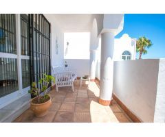 ESPECTACULAR CASA DE DOS DORMITORIOS EN LA RESERVA DE MARBELLA. PISCINA Y JARDINES. SOL TODO EL DIA