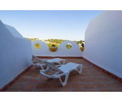 ESPECTACULAR CASA DE DOS DORMITORIOS EN LA RESERVA DE MARBELLA. PISCINA Y JARDINES. SOL TODO EL DIA