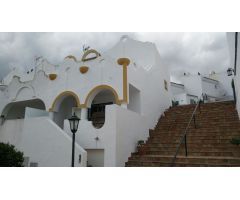 ESPECTACULAR CASA DE DOS DORMITORIOS EN LA RESERVA DE MARBELLA. PISCINA Y JARDINES. SOL TODO EL DIA